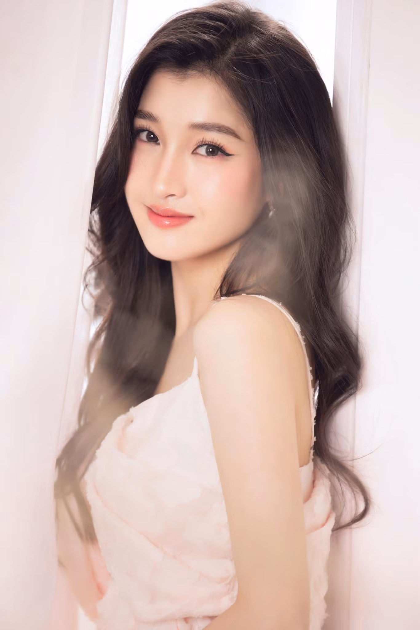 Nhan sắc của Phương Nhi rất hợp với cuộc thi Hoa hậu Quốc tế.