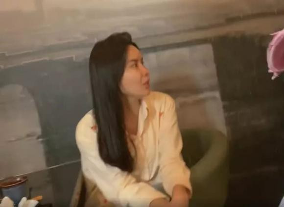 Lưu Hương Giang xuất hiện trong video của Lưu Thiên Hương