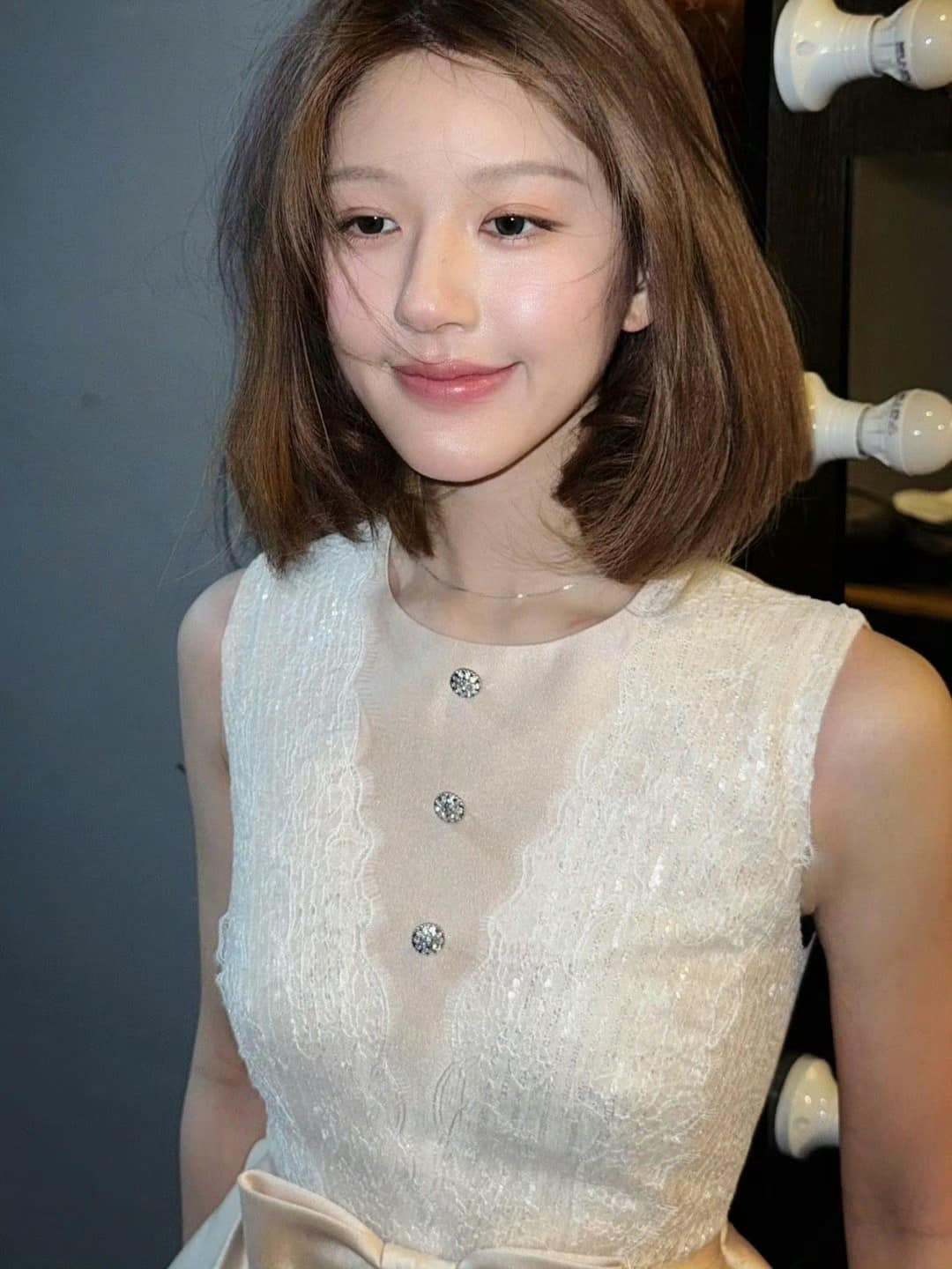 Gương mặt của Triệu Lộ Tư lại gây tranh cãi.