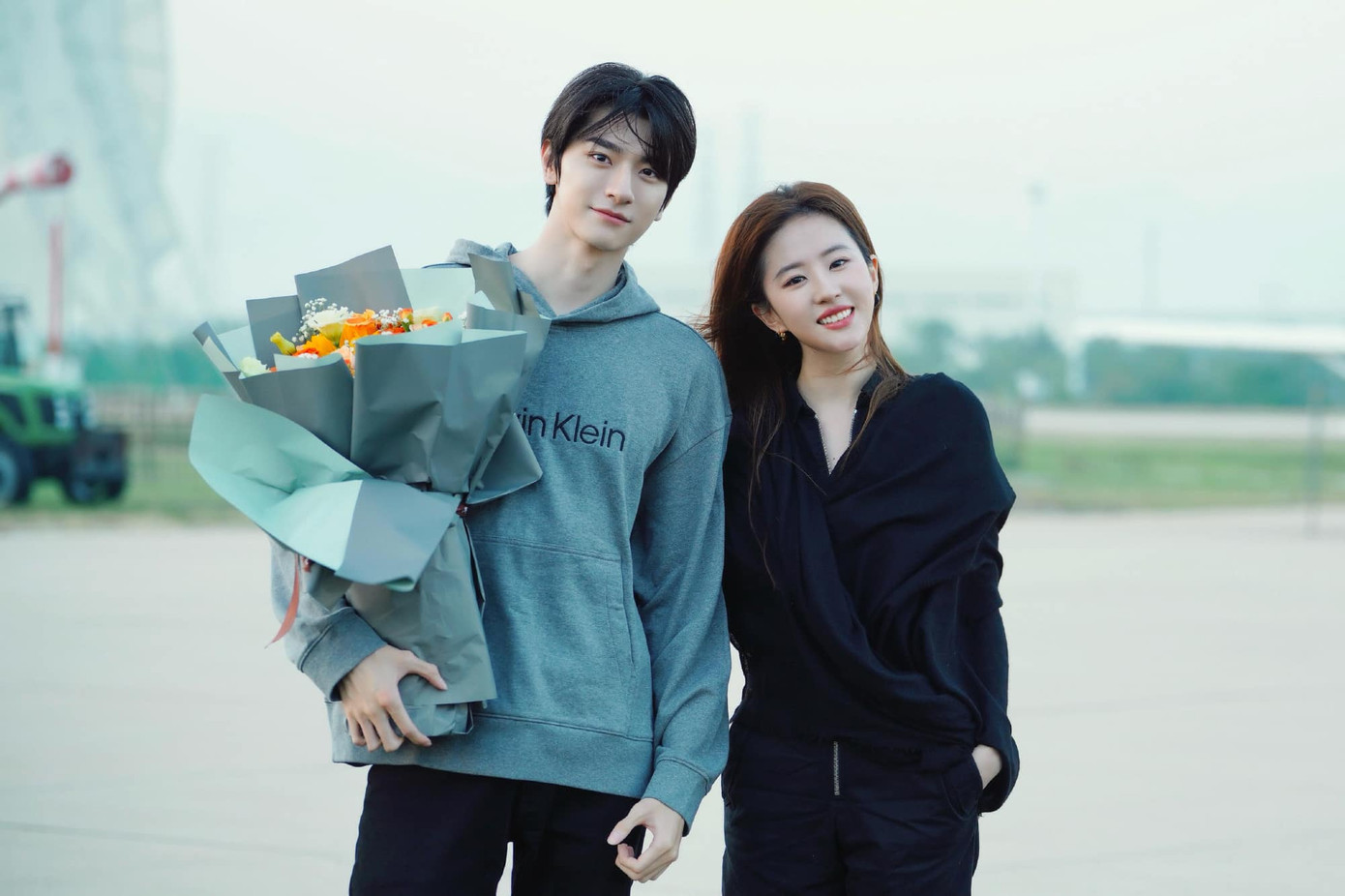 Lâm Nhất hâm mộ Lưu Diệc Phi từ lâu. Lâm Nhất hâm mộ Lưu Diệc Phi từ lâu.