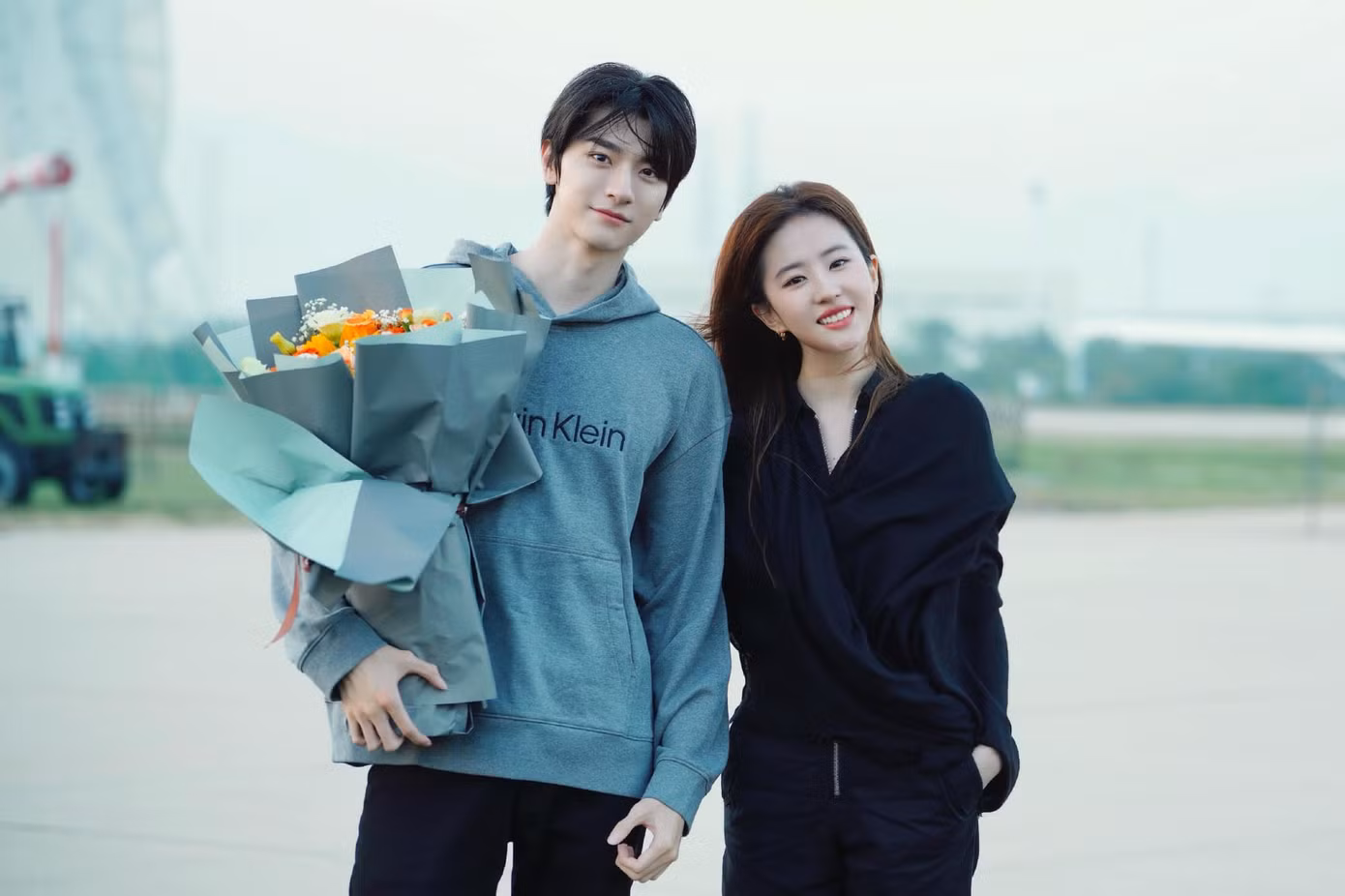 Lâm Nhất hâm mộ Lưu Diệc Phi từ lâu. Lâm Nhất hâm mộ Lưu Diệc Phi từ lâu.