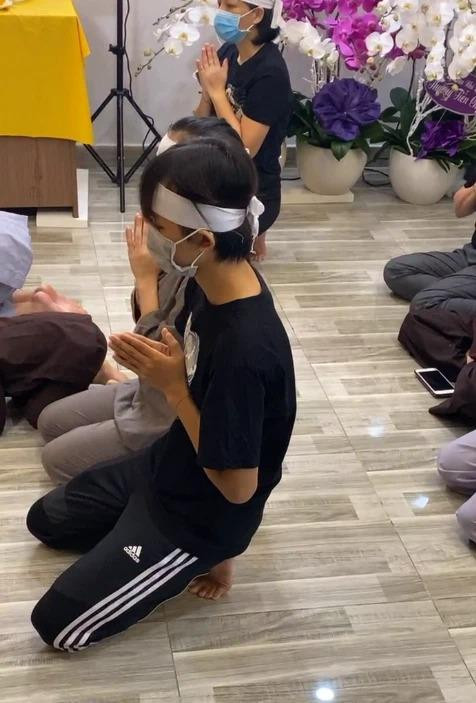 Hồ Văn Cường có mặt trong lễ cầu siêu của Phi Nhung.