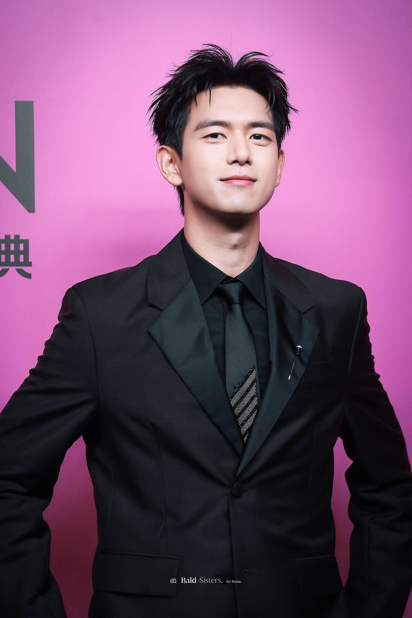 Lý Hiện từng khiến paparazzi bất lực vì cuộc sống quá bình yên. Lý Hiện từng khiến paparazzi bất lực vì cuộc sống quá bình yên.