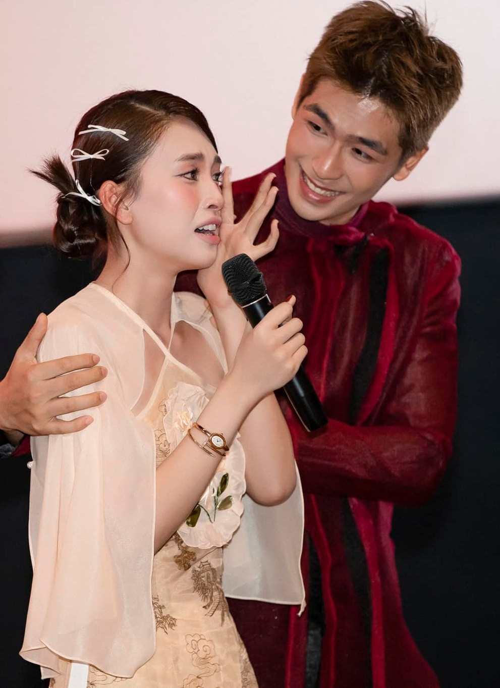 Nhưng hiện giờ cả hai không còn nhắc đến đối phương.