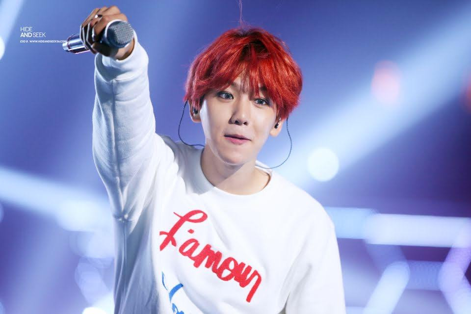 Baekhyun từng bị màu nhuộm phai ra lẫn với mồ hôi Baekhyun từng bị màu nhuộm phai ra lẫn với mồ hôi