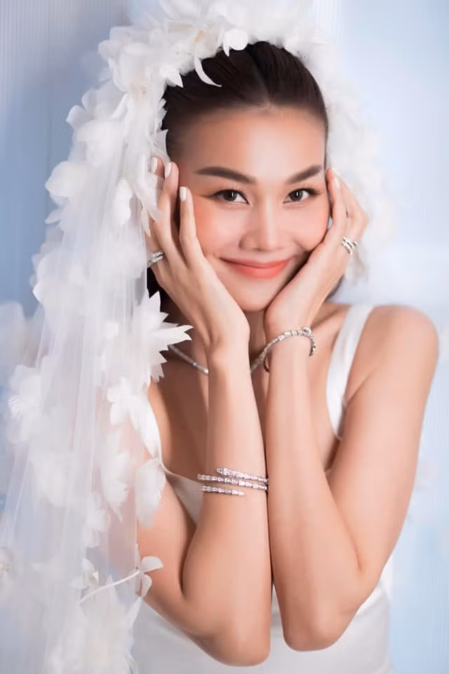 Nữ siêu mẫu trở thành cô dâu tháng 10 xinh đẹp.