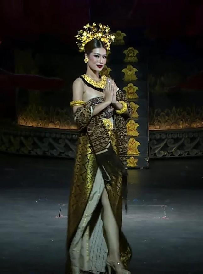 Nàng hậu bị chê chưa thể hiện tốt trong một số phần thi phụ.