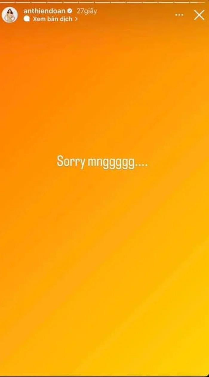 Cô bất ngờ lên tiếng xin lỗi.