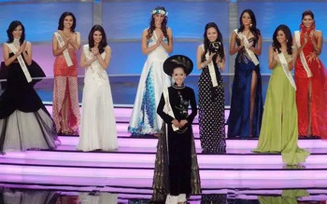 Hoa hậu Mai Phương Thúy cũng trải qua sự cố mất hành lý. Hoa hậu Mai Phương Thúy cũng trải qua sự cố mất hành lý.