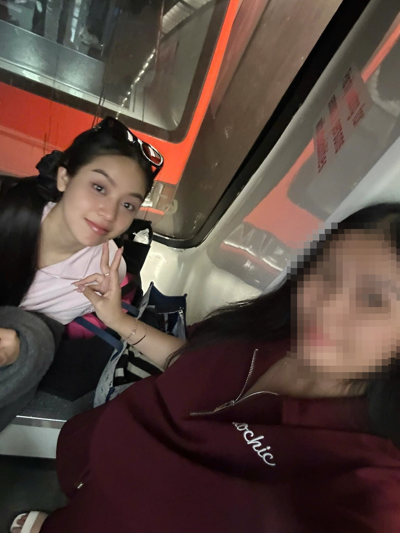 Hoa hậu Thanh Thủy chia sẻ hình ảnh đáng yêu dù đang gặp sự cố. Hoa hậu Thanh Thủy chia sẻ hình ảnh đáng yêu dù đang gặp sự cố.