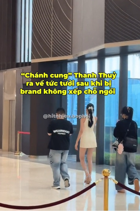 Đoạn clip Hoa hậu Thanh Thủy bỏ về trong một sự kiện mới đây thu hút sự chú ý. Đoạn clip Hoa hậu Thanh Thủy bỏ về trong một sự kiện mới đây thu hút sự chú ý.