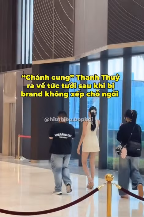 Đoạn clip Hoa hậu Thanh Thủy bỏ về trong một sự kiện mới đây thu hút sự chú ý. Đoạn clip Hoa hậu Thanh Thủy bỏ về trong một sự kiện mới đây thu hút sự chú ý.