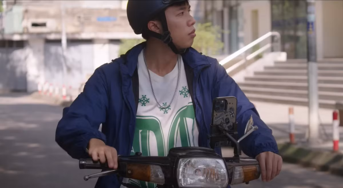 Chải xin việc xong lại quay về đi xe cũ khiến khán giả chưng hửng.