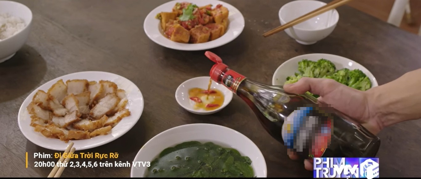 Quang cho rằng làm đàn ông là phải biết rót nước mắm.