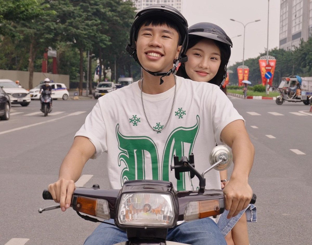 Đi Giữa Trời Rực Rỡ có nhiều thứ gây tranh cãi từ nội dung đến diễn xuất.