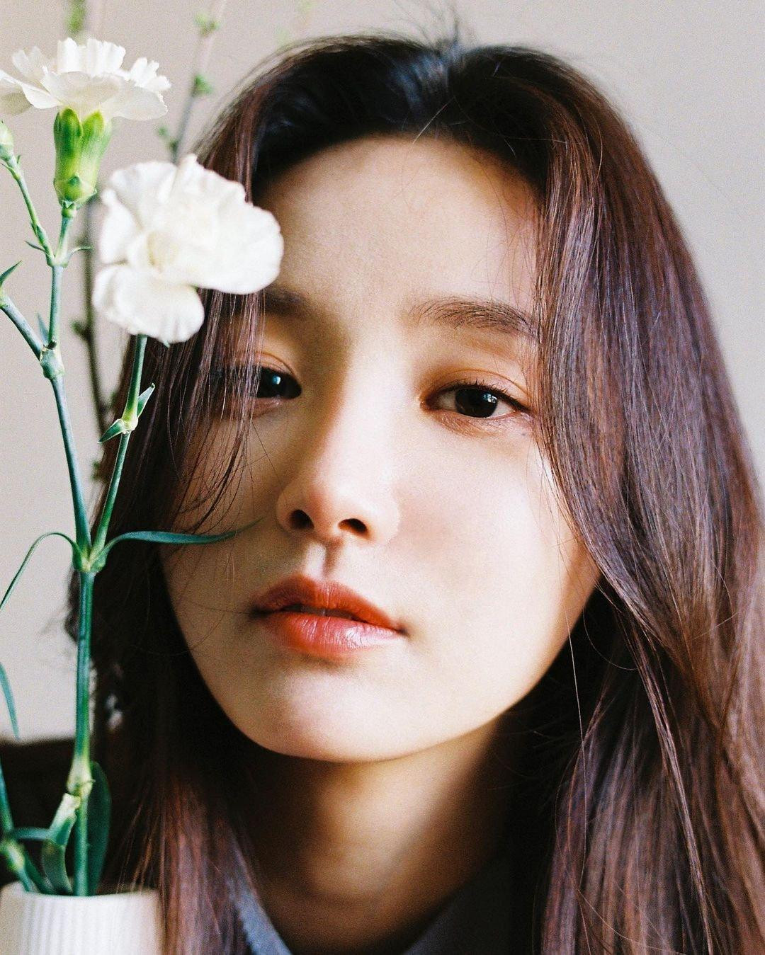 Sau đó Yeon Woo lại khẳng định bị công ty ép rời nhóm. Sau đó Yeon Woo lại khẳng định bị công ty ép rời nhóm.