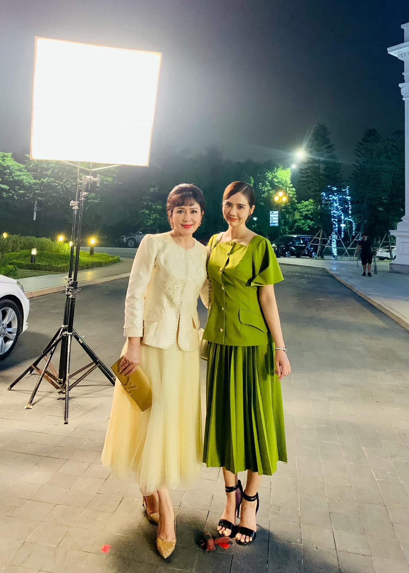 Hoa/ Vân Trang cũng đã gặp lại mẹ ruột sau nhiều năm xa cách.