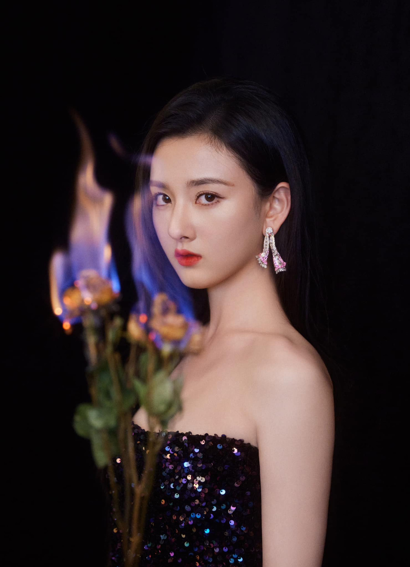 Cô bị tố cáo trốn thuế với số tiền lớn.