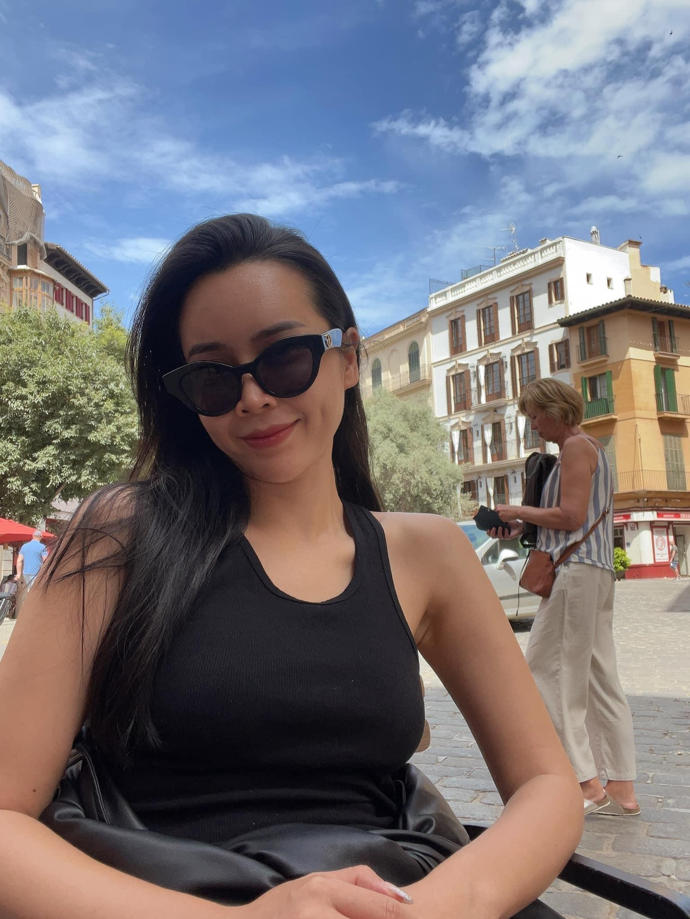 Lưu Hương Giang cập nhật Facebook thường xuyên hơn Lưu Hương Giang cập nhật Facebook thường xuyên hơn