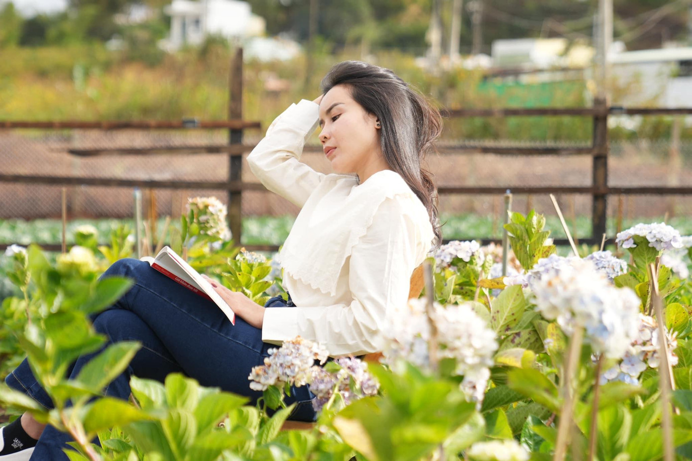 Netizen cho rằng nữ ca sĩ như đang muốn động viên chính mình. Netizen cho rằng nữ ca sĩ như đang muốn động viên chính mình.