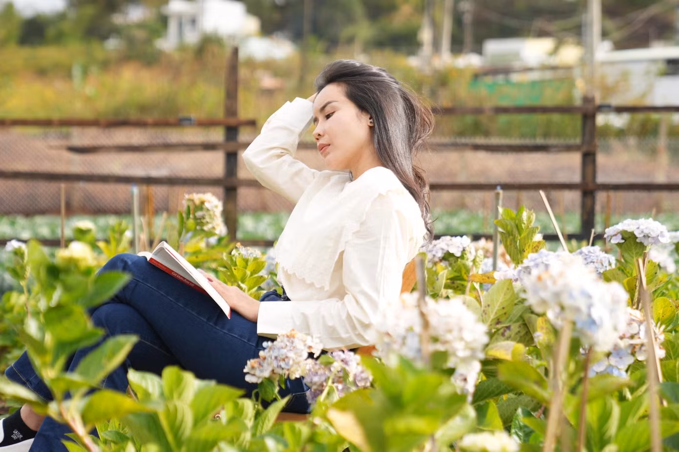 Netizen cho rằng nữ ca sĩ như đang muốn động viên chính mình. Netizen cho rằng nữ ca sĩ như đang muốn động viên chính mình.