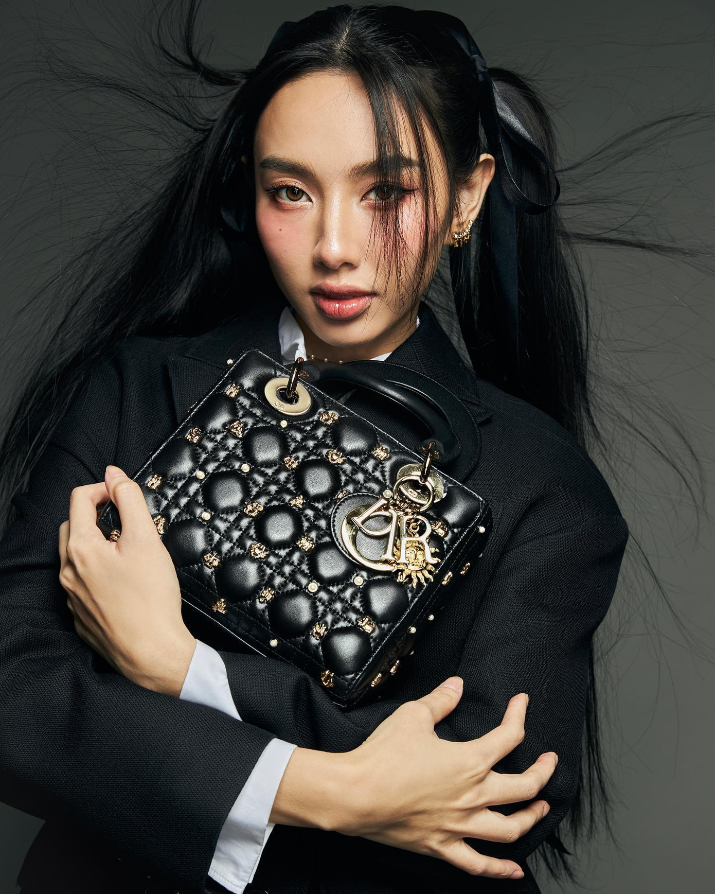 Thùy Tiên chỉ là bạn thân thương hiệu chứ không phải gương mặt đại diện của Dior.