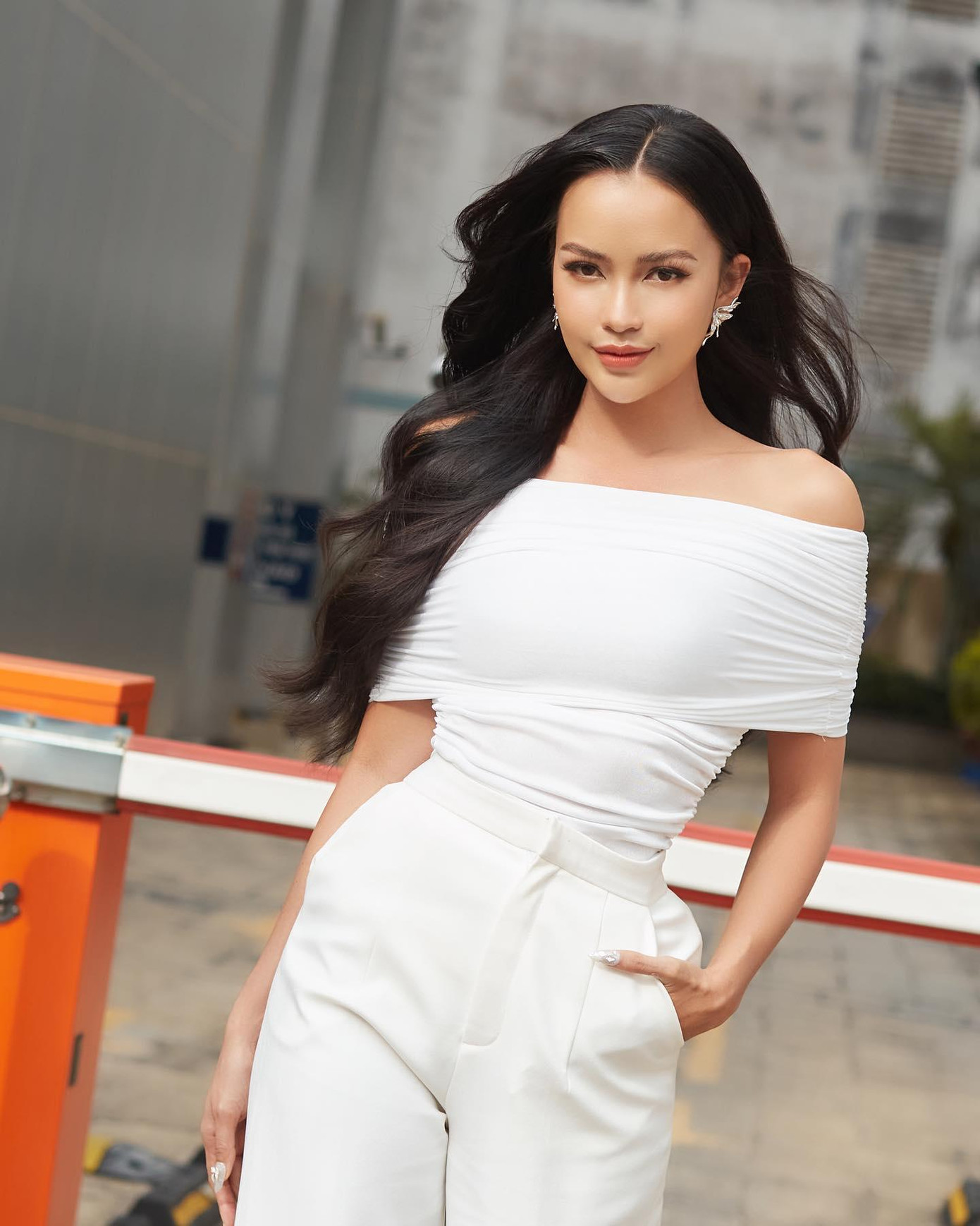 Ngọc Châu được khen ngày càng thăng hạng nhan sắc.