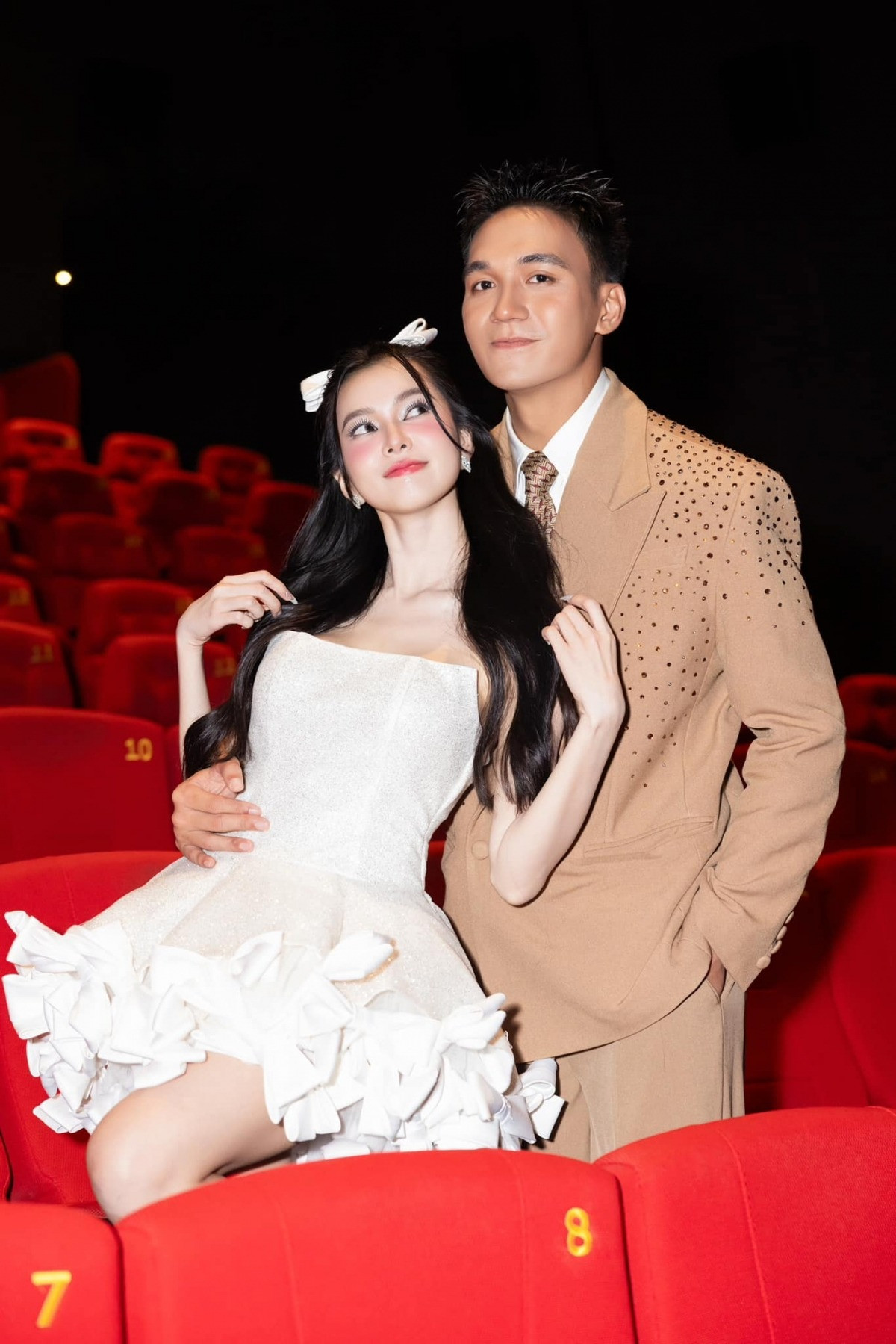 Yên Đan hết lời khen ngợi bạn trai và Nhật Hoàng cũng rất tinh tế với bạn gái. Yên Đan hết lời khen ngợi bạn trai và Nhật Hoàng cũng rất tinh tế với bạn gái.