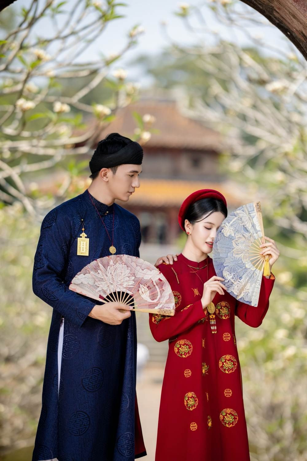 Dường như chuyện tình cảm giữa hai người đang gặp trục trặc? Dường như chuyện tình cảm giữa hai người đang gặp trục trặc?