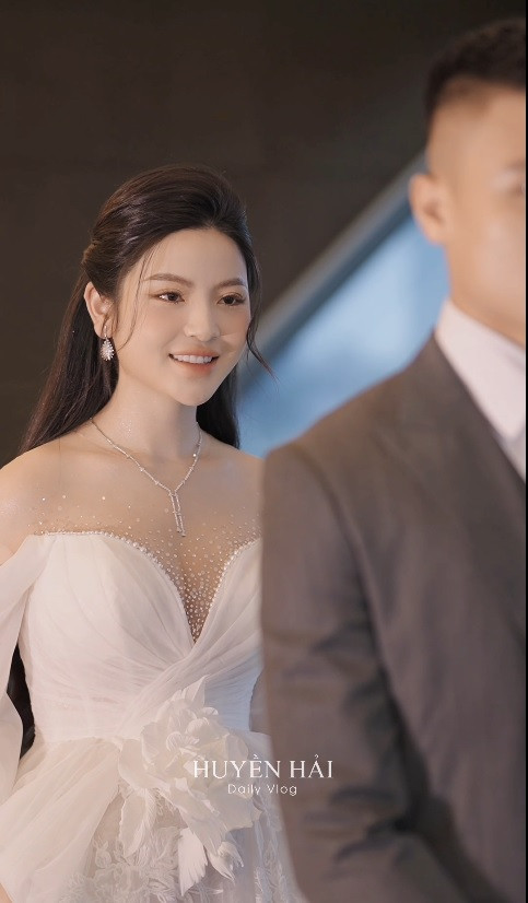 Cô dâu chờ đợi khoảnh khắc này hơn ba năm. Cô dâu chờ đợi khoảnh khắc này hơn ba năm.