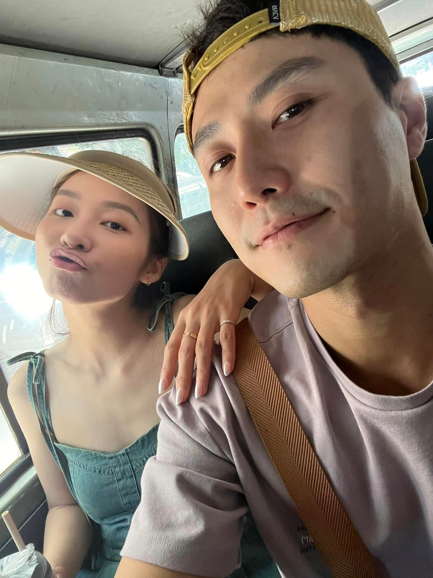 Thanh Sơn, Khả Ngân ngày càng thân thiết sau hai lần đóng phim chung. Thanh Sơn, Khả Ngân ngày càng thân thiết sau hai lần đóng phim chung.