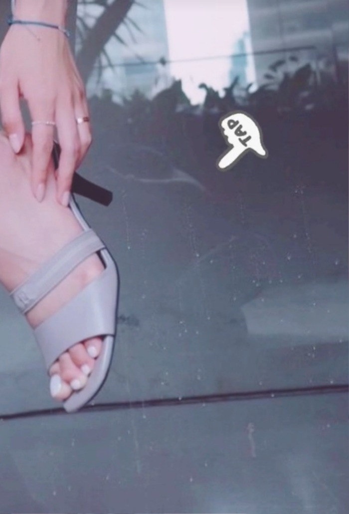 Chàng trai giấu mặt trong ảnh bị cho là Thanh Sơn. Chàng trai giấu mặt trong ảnh bị cho là Thanh Sơn.