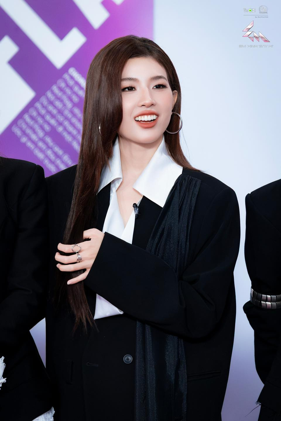 Lamoon còn có hàm răng đẹp như bọc răng sứ.