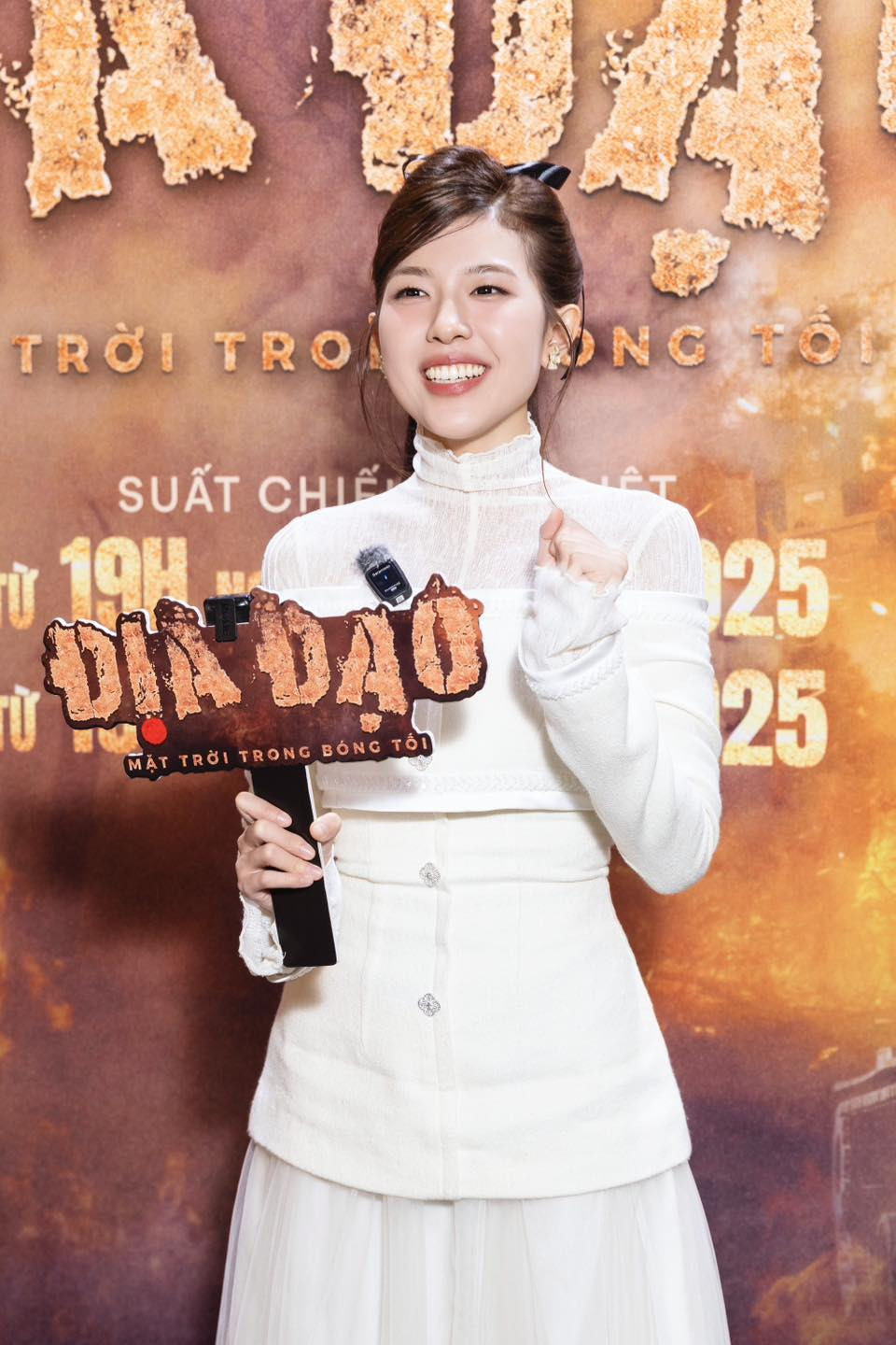 Lamoon còn có hàm răng đẹp như bọc răng sứ.