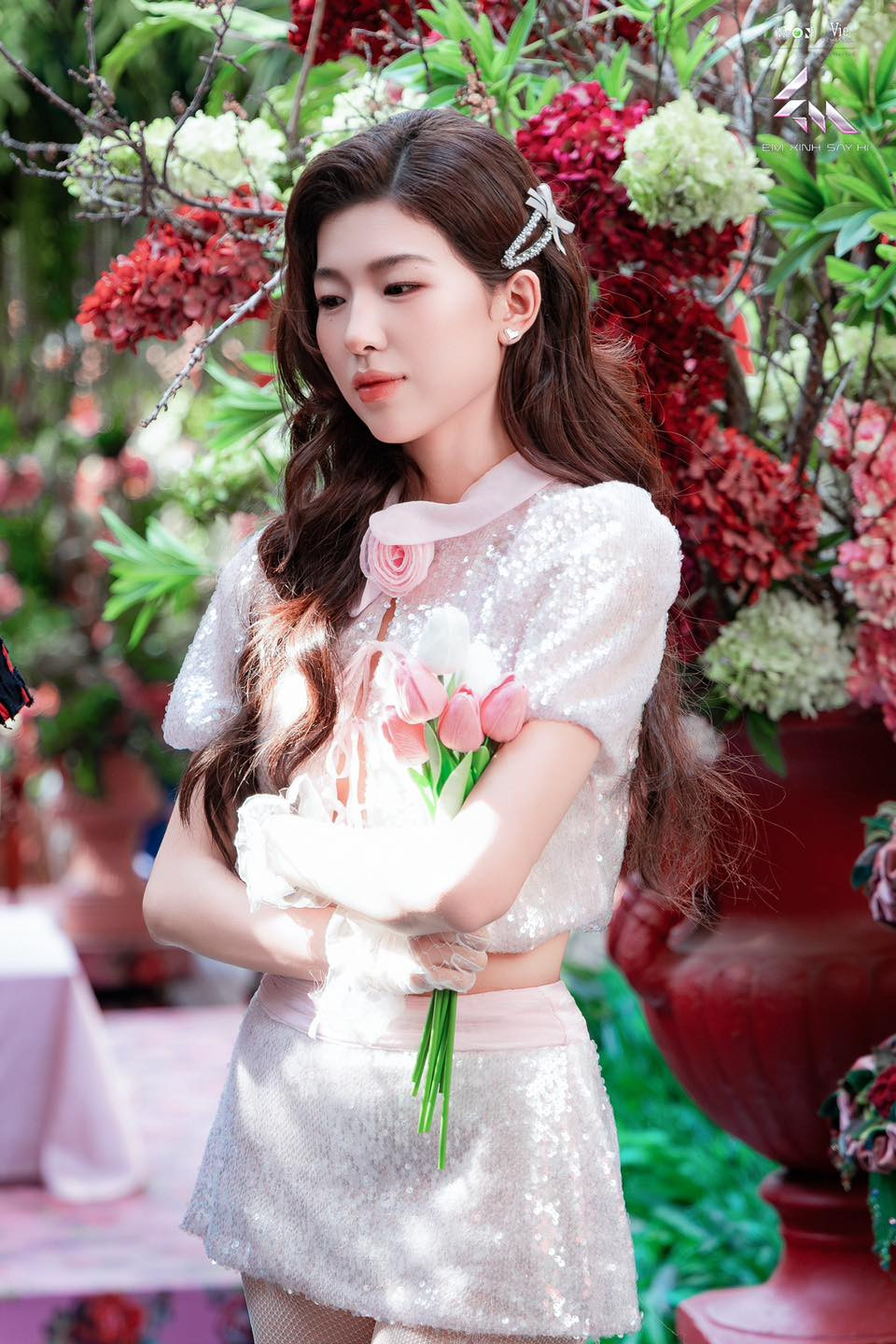 Cô sở hữu nhan sắc trong trẻo, đáng yêu.