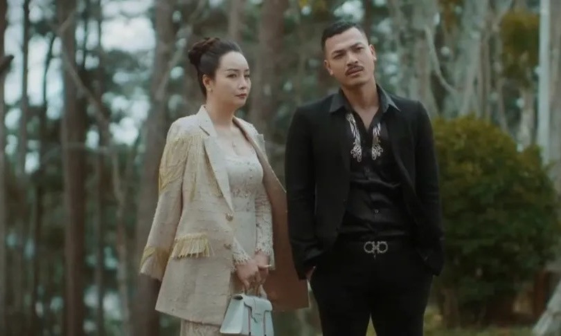 Thật khó tin đây là hai mẹ con!