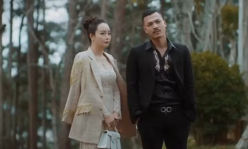Nam phụ cũng bị trừ điểm vì tạo hình quá già.