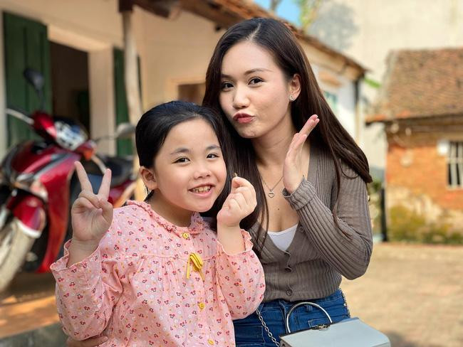 Trang phục của cô bị cho là không phù hợp với bối cảnh Trang phục của cô bị cho là không phù hợp với bối cảnh