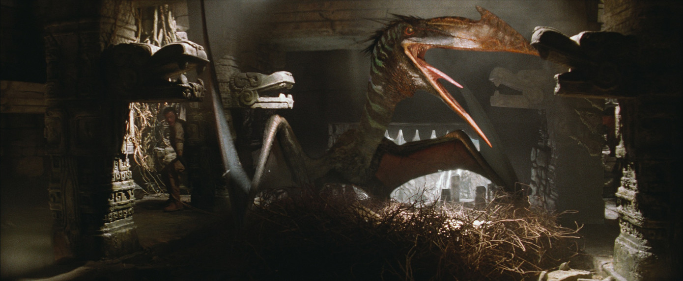 Mọi thứ nhanh chóng hỗn loạn khi loài vật hung hãn xuất hiện.