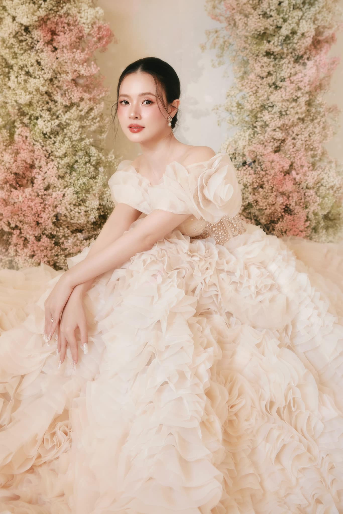 Cô dâu Midu dự kiến sẽ thay 4 bộ váy trong hôn lễ chính thức. Cô dâu Midu dự kiến sẽ thay 4 bộ váy trong hôn lễ chính thức.