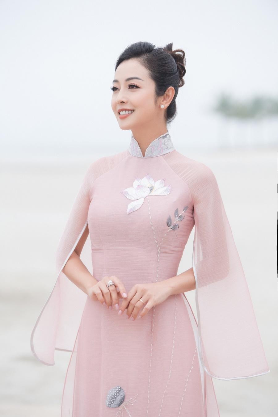 Jennifer Phạm dự định cùng chồng con đón "Giao thừa" tại Phú Quốc. Jennifer Phạm dự định cùng chồng con đón "Giao thừa" tại Phú Quốc.