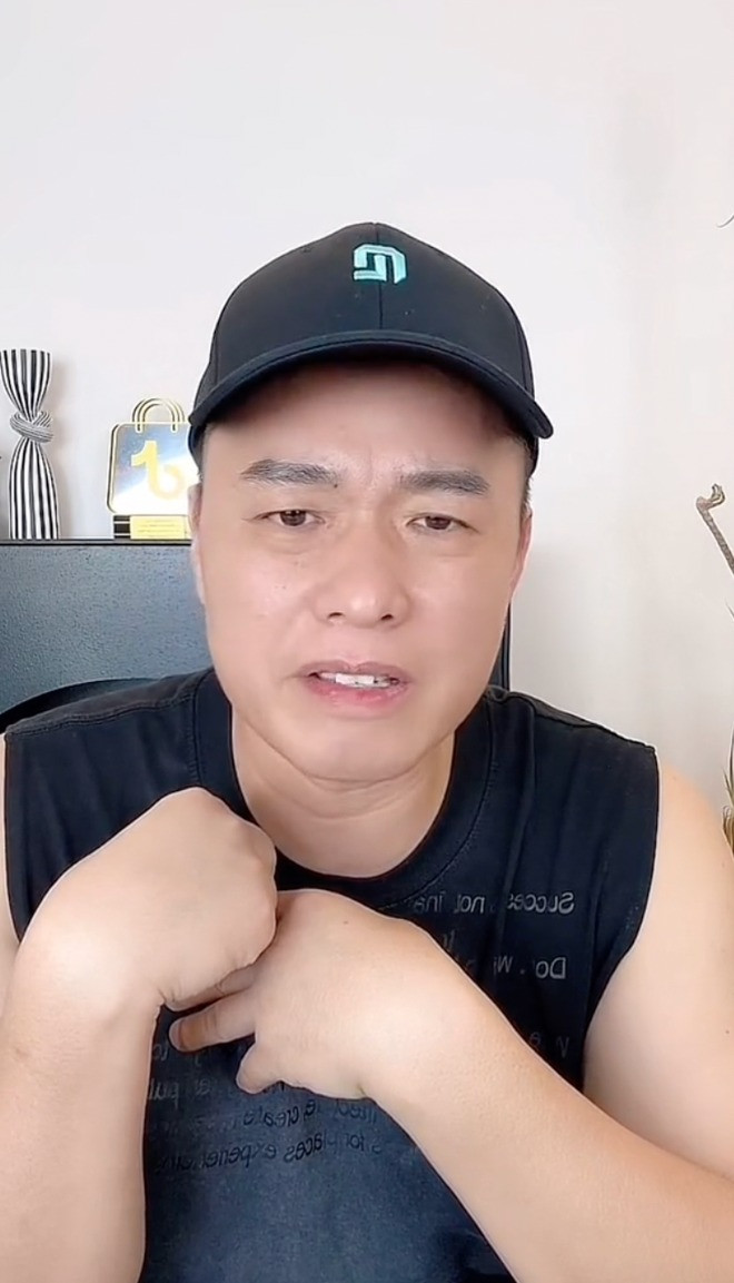 Chồng Hằng Du Mục thừa nhận có dùng vũ lực với vợ khiến dân tình phẫn nộ. Chồng Hằng Du Mục thừa nhận có dùng vũ lực với vợ khiến dân tình phẫn nộ.