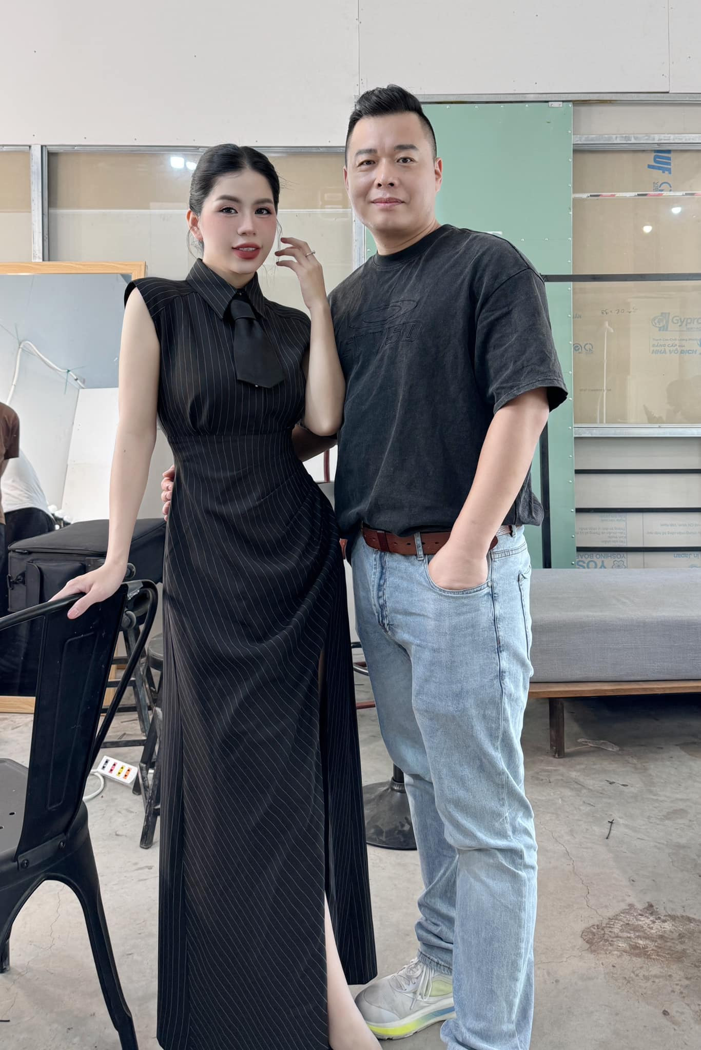 Hai vợ chồng Hằng Du Mục ngày càng thành công trong công việc kinh doanh. Hai vợ chồng Hằng Du Mục ngày càng thành công trong công việc kinh doanh.