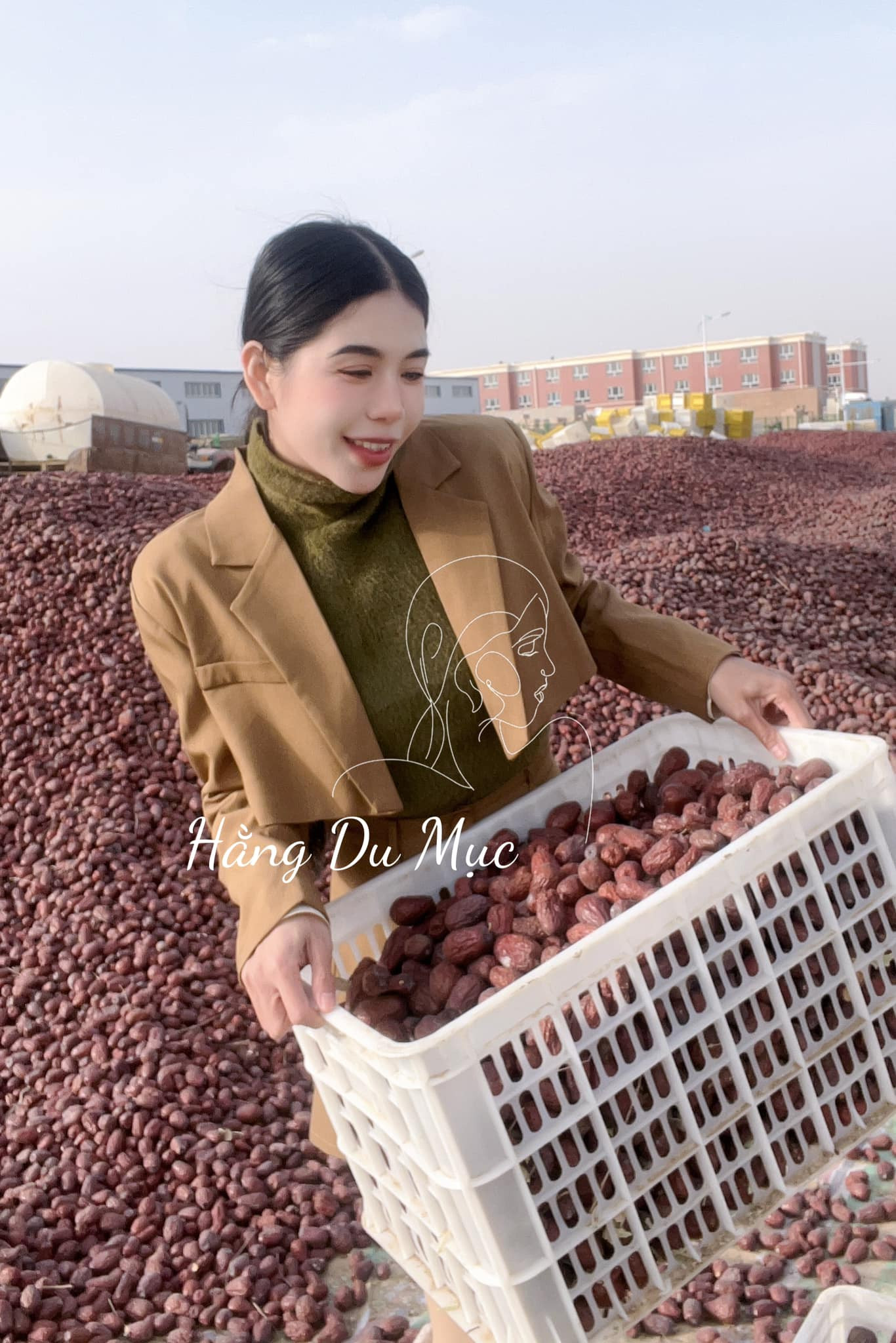 Chồng Hằng Du Mục thừa nhận có dùng vũ lực với vợ khiến dân tình phẫn nộ. Chồng Hằng Du Mục thừa nhận có dùng vũ lực với vợ khiến dân tình phẫn nộ.