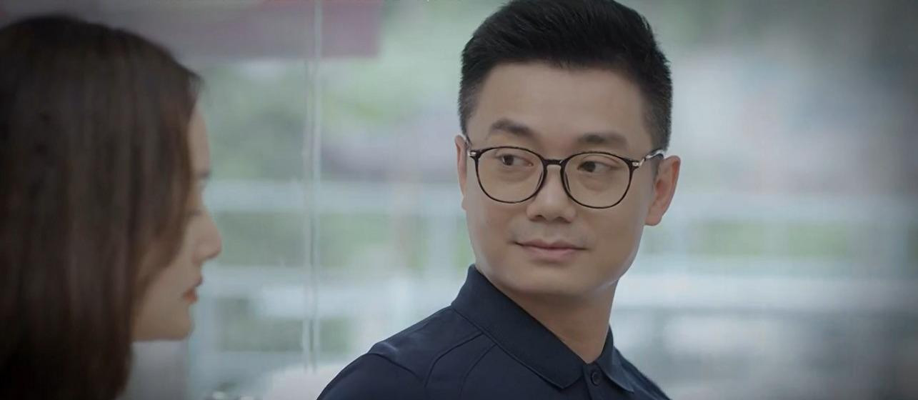 Bác sĩ Minh vốn là người điều trị tâm lý cho hai mẹ con Vân Khánh