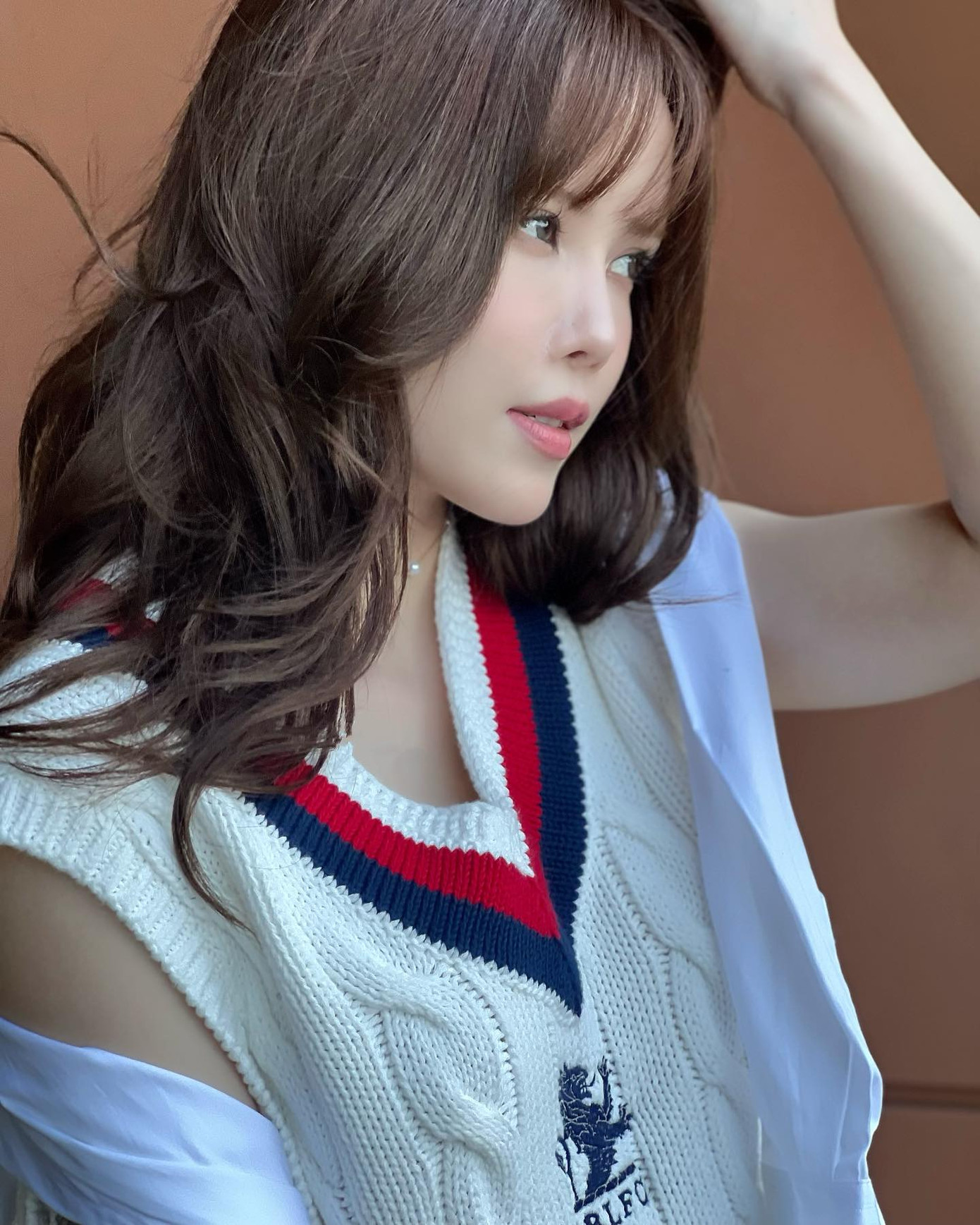 Mũi của Thiều Bảo Trâm hiện tại (ảnh phải) cao và thon hơn trước kia (ảnh trái).