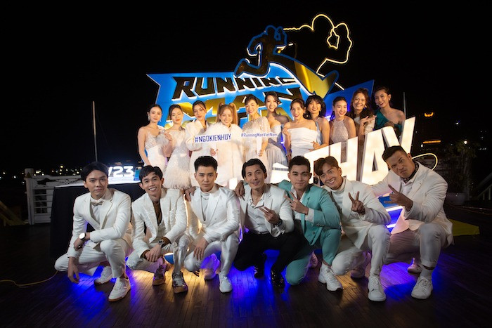 Đây chính là bữa tiệc trên du thuyền mà Midu và Minh Đạt nhắc tới. Đây chính là bữa tiệc trên du thuyền mà Midu và Minh Đạt nhắc tới.