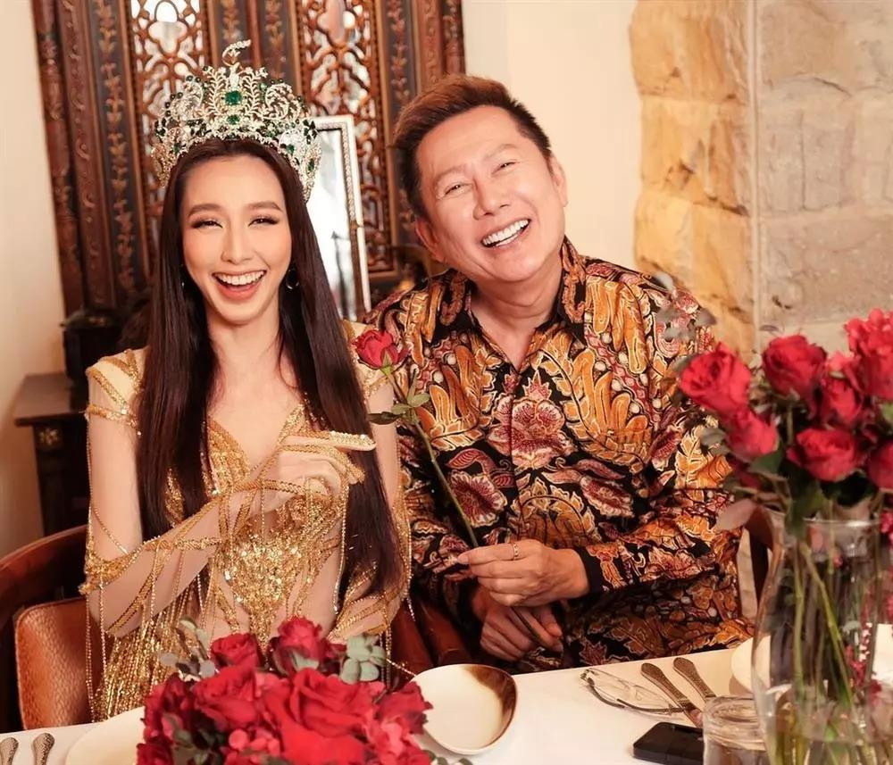 Thùy Tiên là "con cưng" của ông Nawat trong thời kỳ đương nhiệm. Thùy Tiên là "con cưng" của ông Nawat trong thời kỳ đương nhiệm.