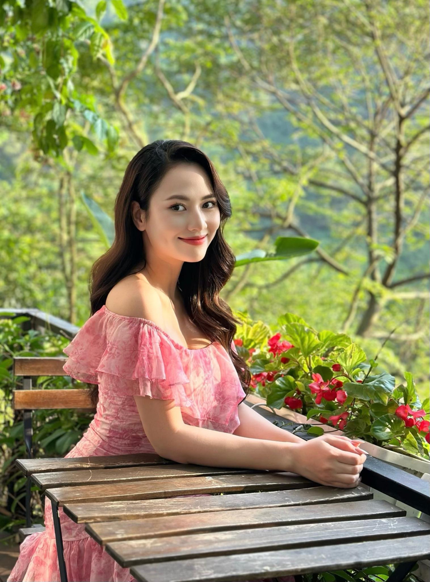 Việt Hoa được đề cử nhờ phim Độc Đạo chứ không phải Mình Yêu Nhau Bình Yên Thôi. Việt Hoa được đề cử nhờ phim Độc Đạo chứ không phải Mình Yêu Nhau Bình Yên Thôi.