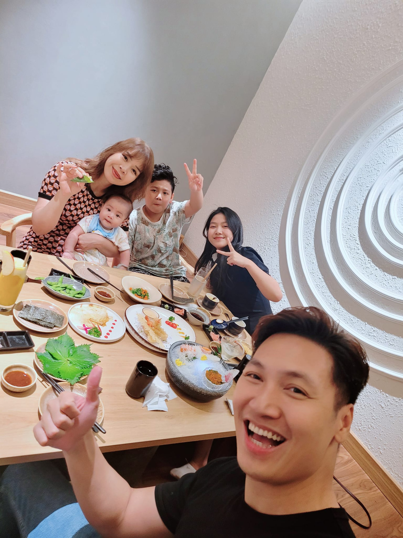 Mạnh Trường và bà xã vừa kỷ niệm 20 năm hẹn hò